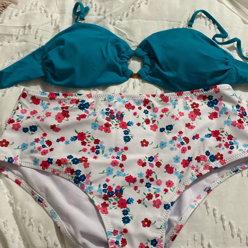 Size medium high rise bikini. Never been worn beachsissi name brand. .